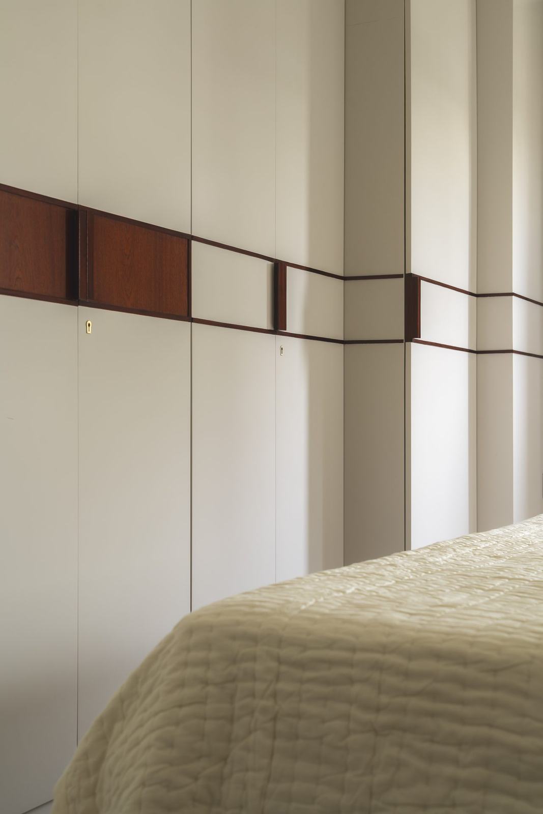 Rosewood wardrobe with inlay detail in the Epure Residence master bedroom by Feel and Bari